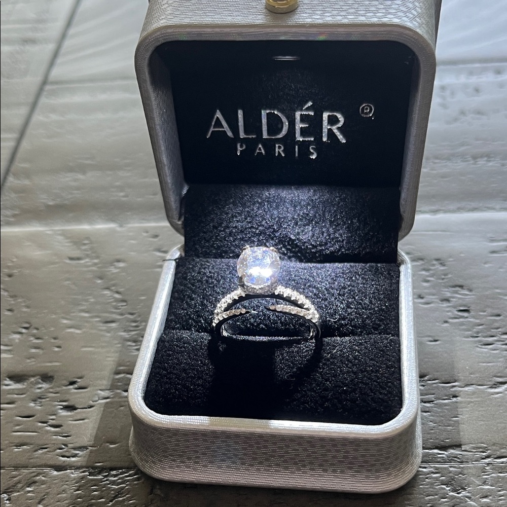 Moissanite travel rings